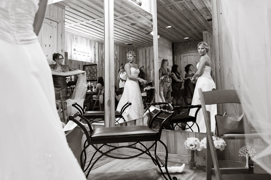 Bride getting ready in the brides room at Boulder Springs event center. Austin Wedding Photographer, Jenny DeMarco,