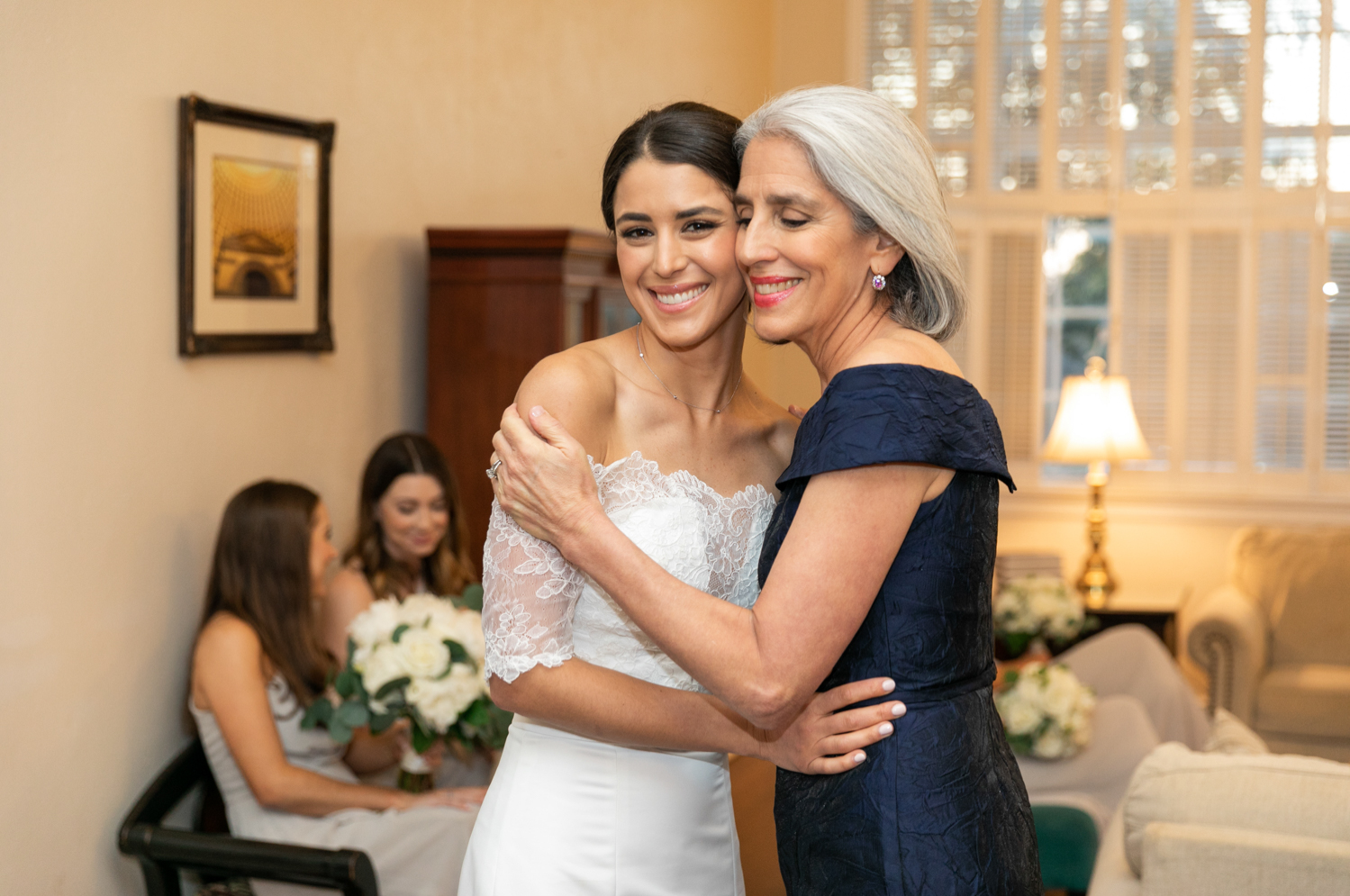 The bride hugs her mother before the ceremony