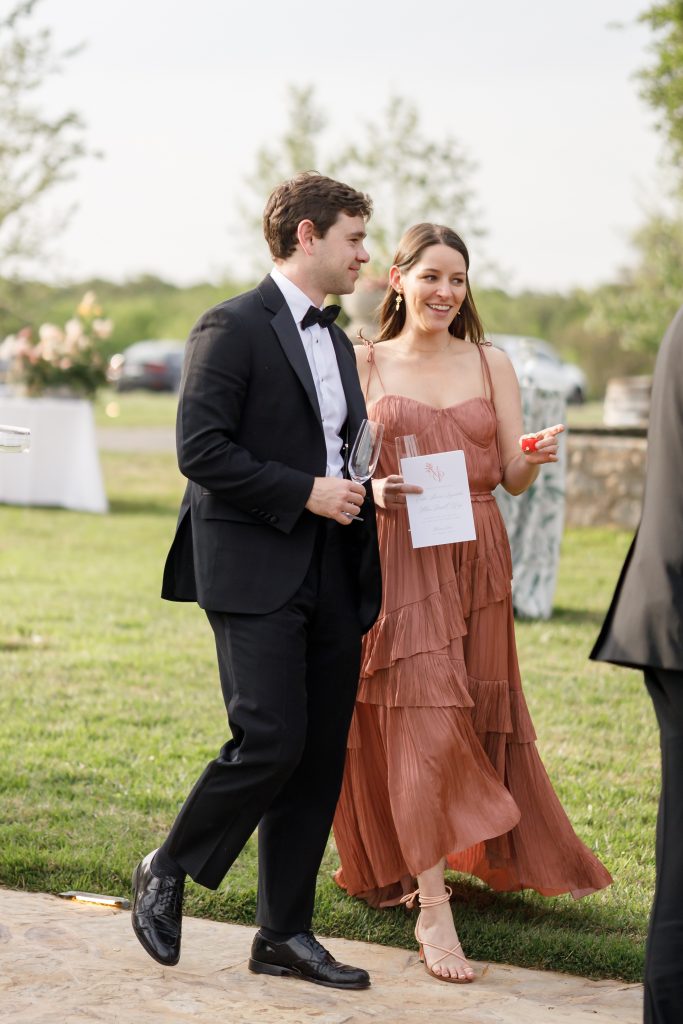 wedding guests arriving