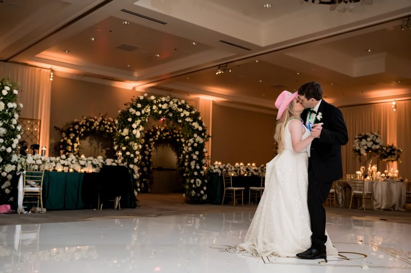 bride and groom final dance