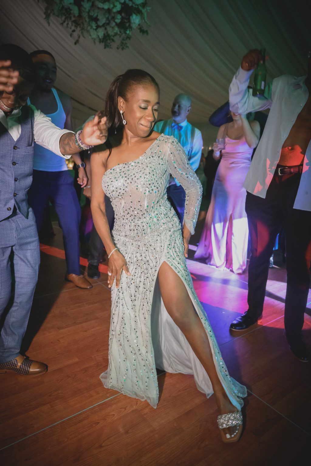 A high-energy reception scene as guests dance under the warm glow of Premier Entertainment’s lighting setup, bringing the night to life at Horseshoe Bay Resort.