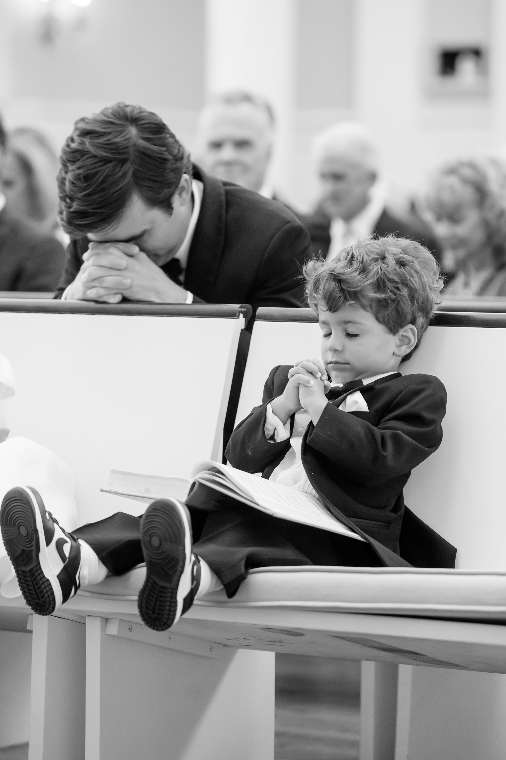 Dallas documentary wedding photographer captions little ring bearer praying at Perkins chapel