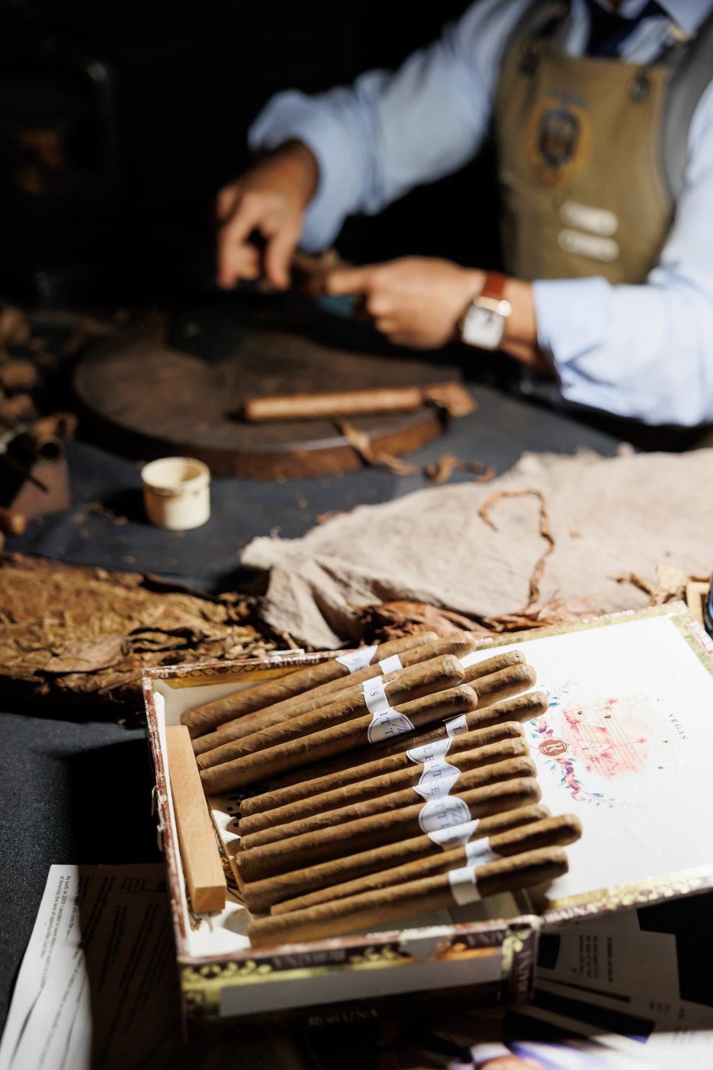 Cigar roller at the reception
