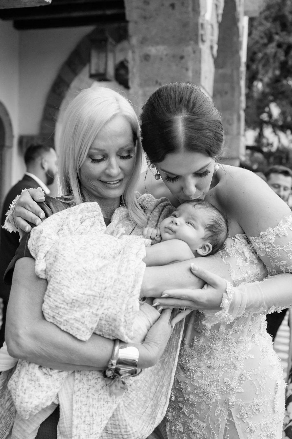 Candid family moments at the wedding