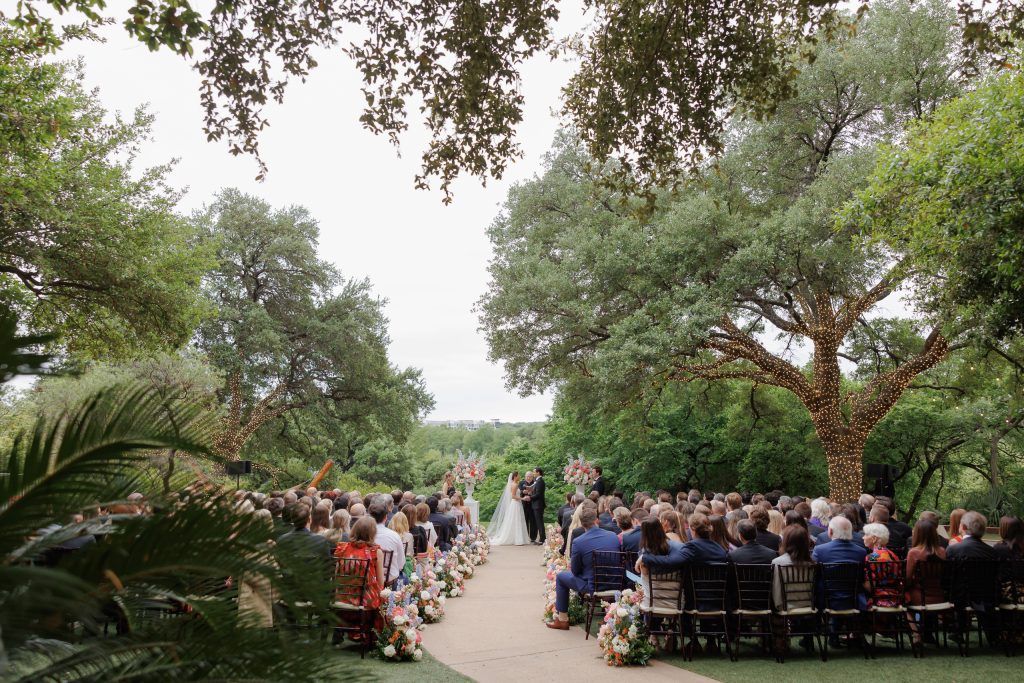 Wide shot showing the four seasons lawn ceremony