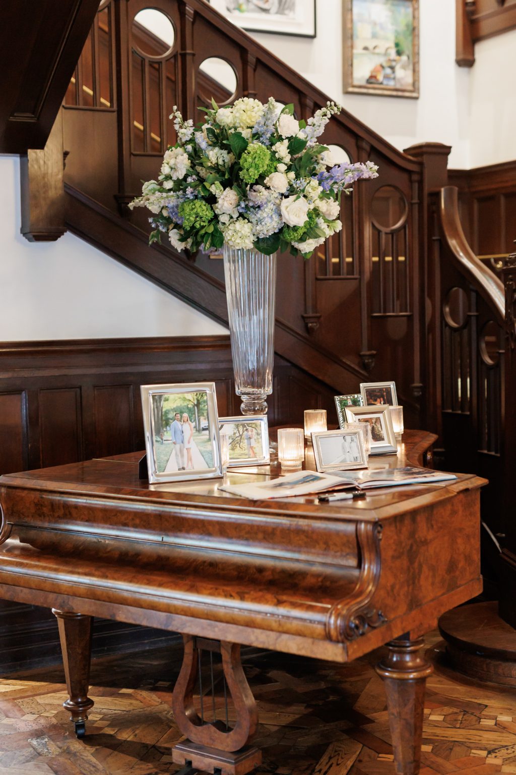 Floral arrangement and antique piano inside the historic La Colombe d’Or mansion