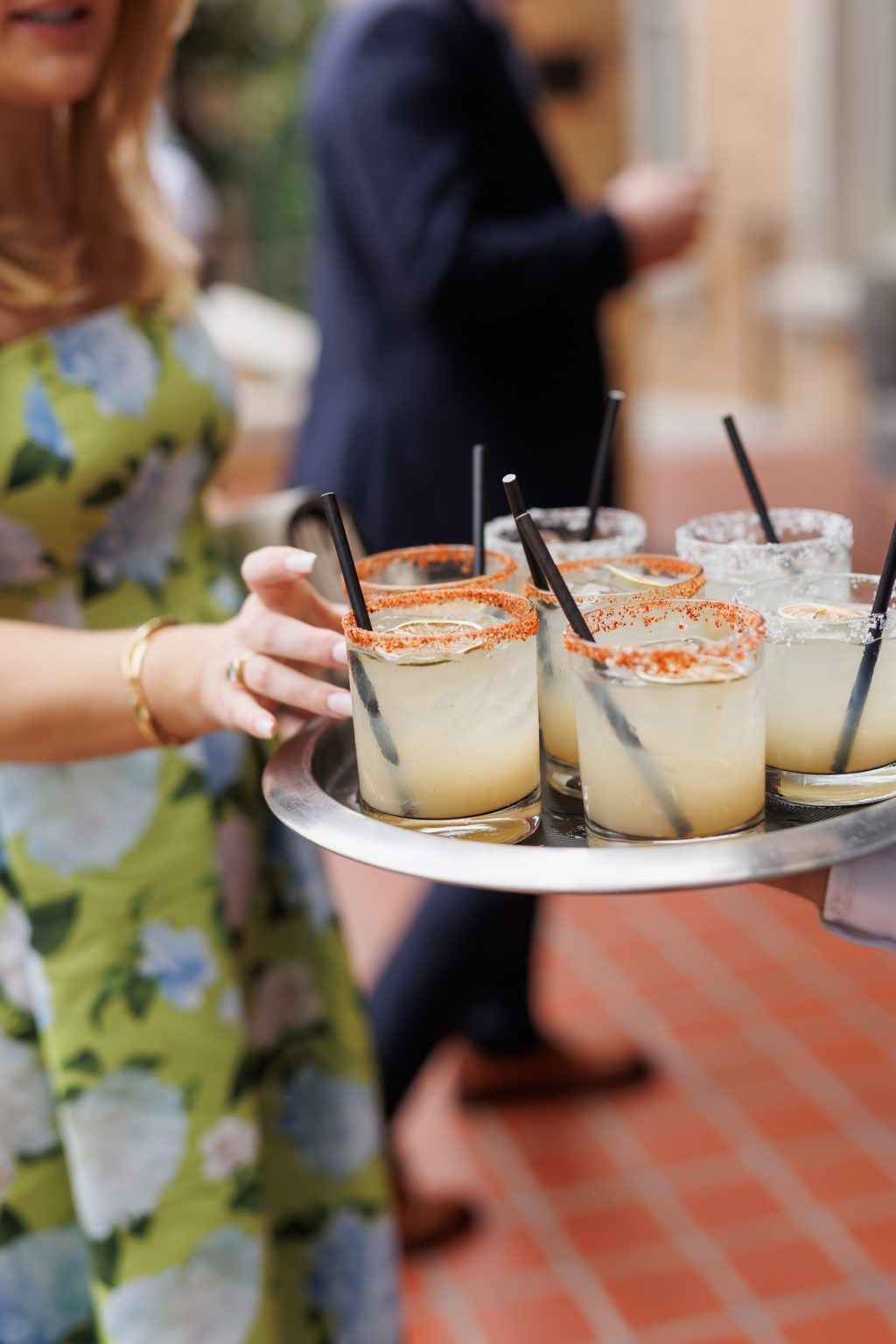 Tray of margaritas served during cocktail hour at a La Colombe d’Or wedding in Houston