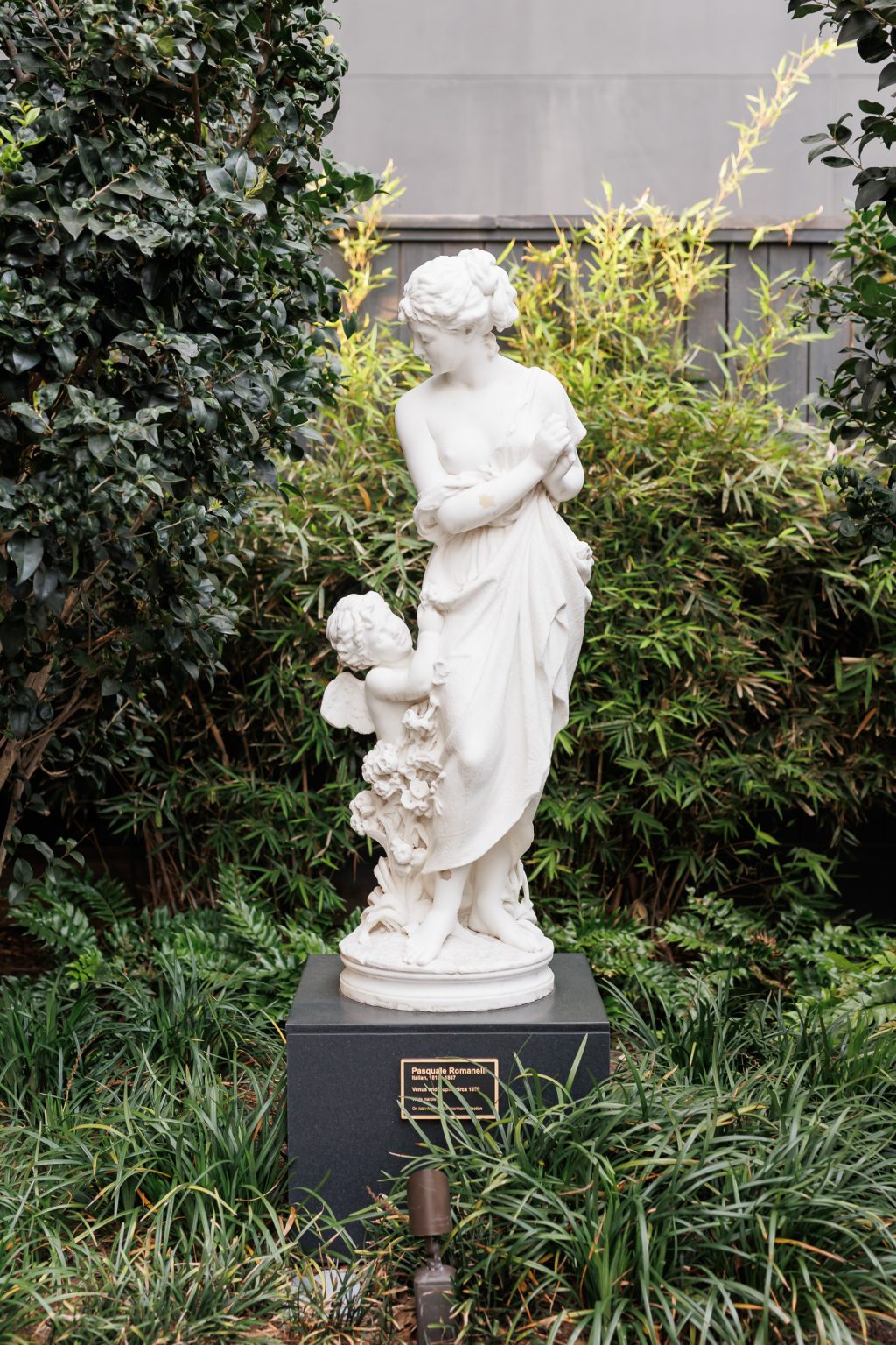 Classical sculpture surrounded by greenery in the La Colombe d’Or garden