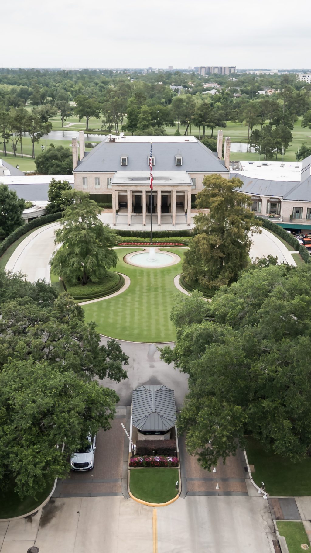 Aerial view of River Oaks Country Club in Houston during a wedding weekend